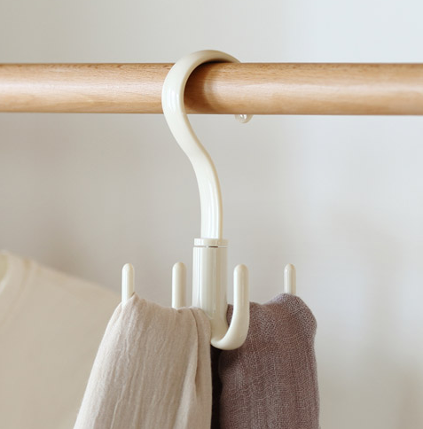 Rotary hanger, scarf, tie, scarf, clothes hanger, multi-functional plastic hanger for household use and space saving