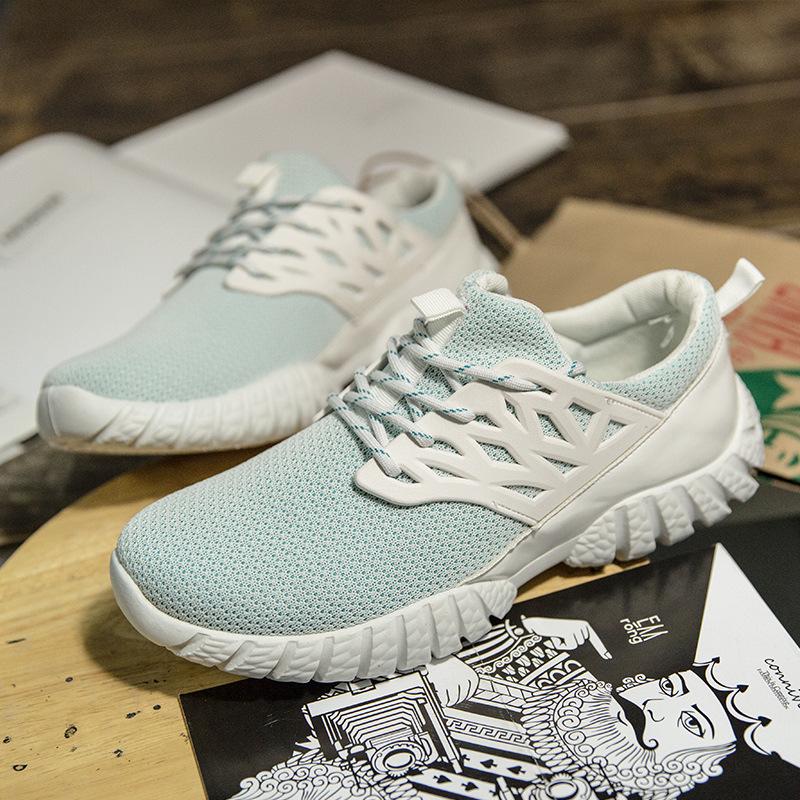 In the spring of new light and breathable shoes running shoes mens casual shoes, running shoes on behalf of a male