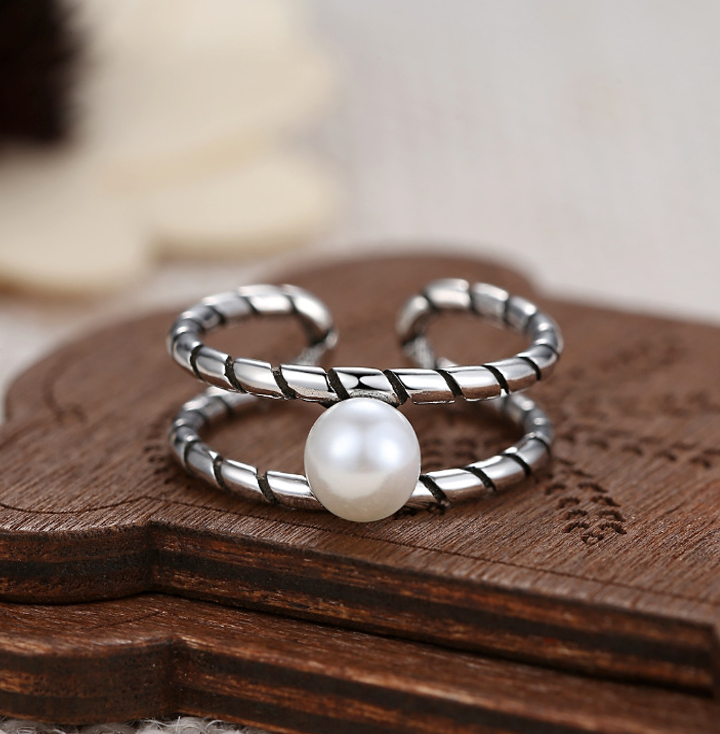 Twisted pearl ring