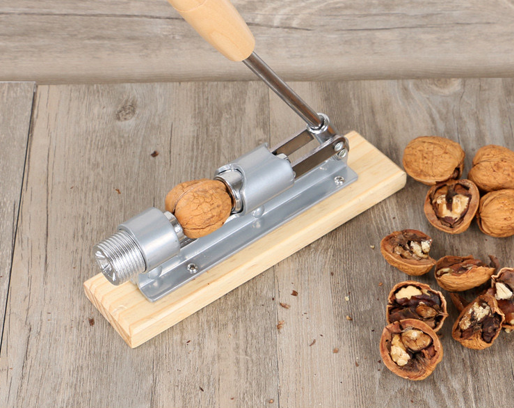 Multifunctional walnut clip