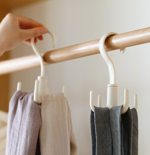 Rotary hanger, scarf, tie, scarf, clothes hanger, multi-functional plastic hanger for household use and space saving