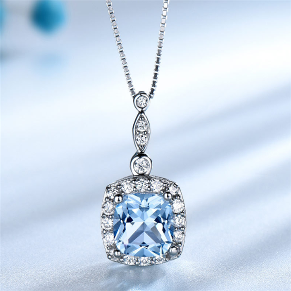 Collar azul cielo