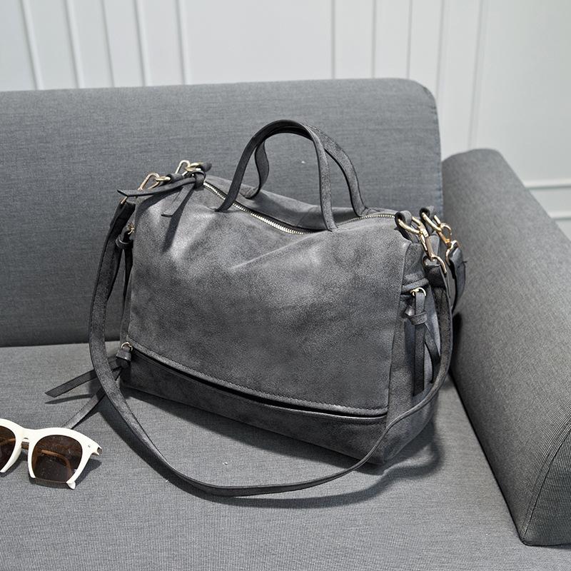 Female fashion handbags