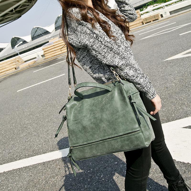 Female fashion handbags