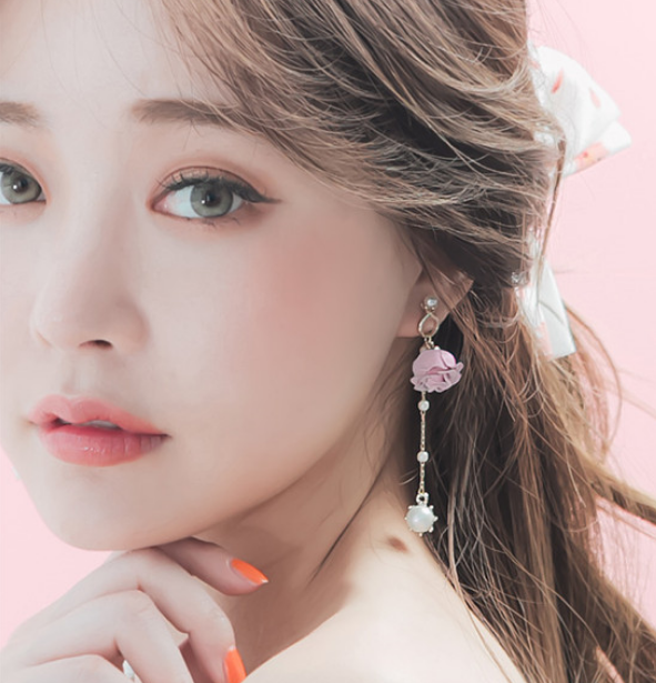 Flower earrings lady