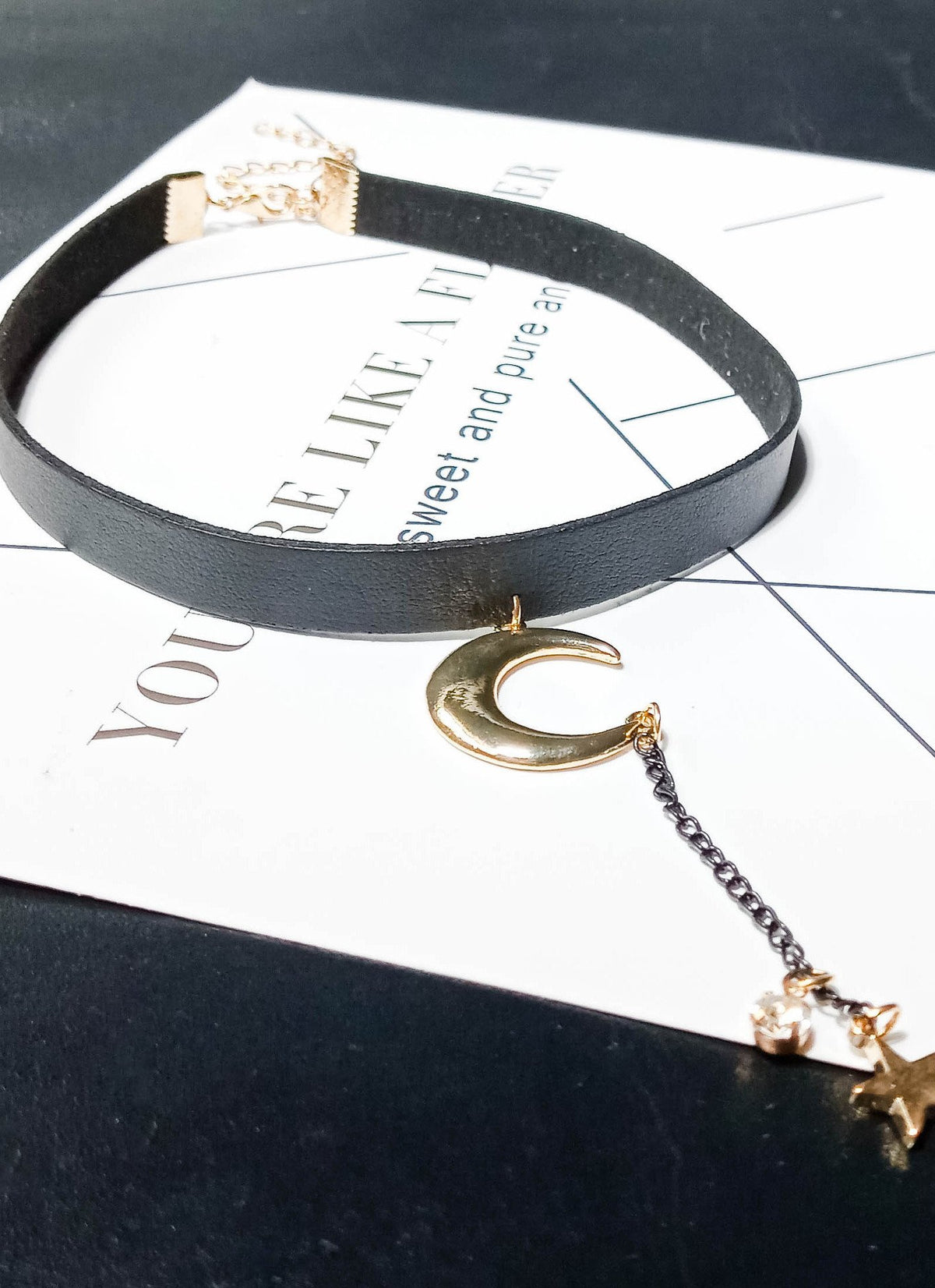 Creative ladies simple fashion moon pendant leather necklace New gemstone necklace clavicle chain wholesale