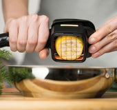 Multifunctional Pressing Shredder Fruit and Vegetable Sara Flower Quick Cut Knife Set