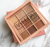 Eyeshadow plate nine colors