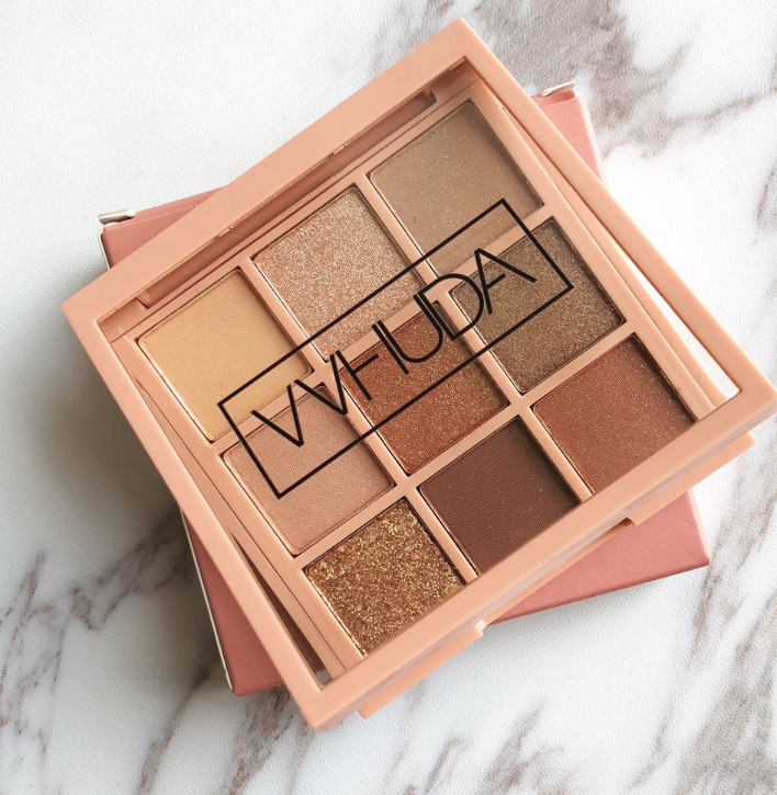 Eyeshadow plate nine colors