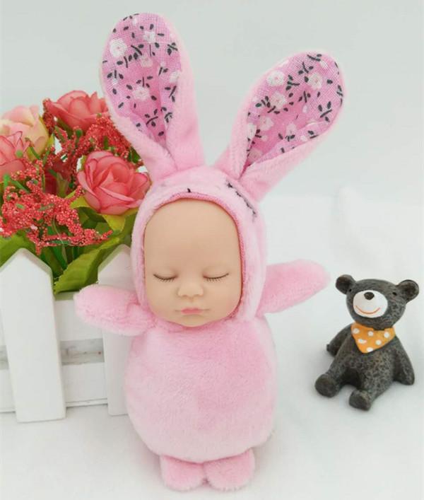 The factory sells sleeping dolls, plush toys, sleeping baby keys, small pendants, creative gifts dolls
