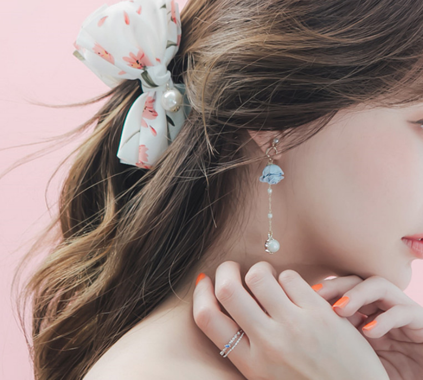 Flower earrings lady