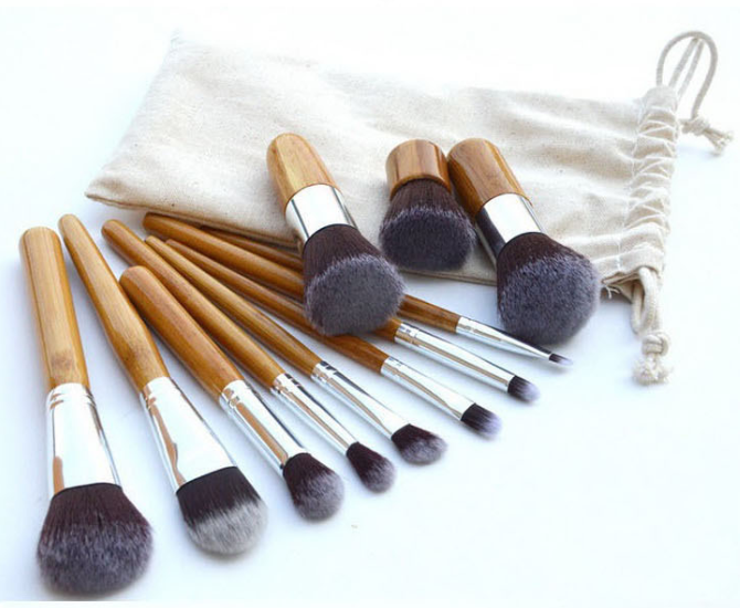 Wood color makeup brush set