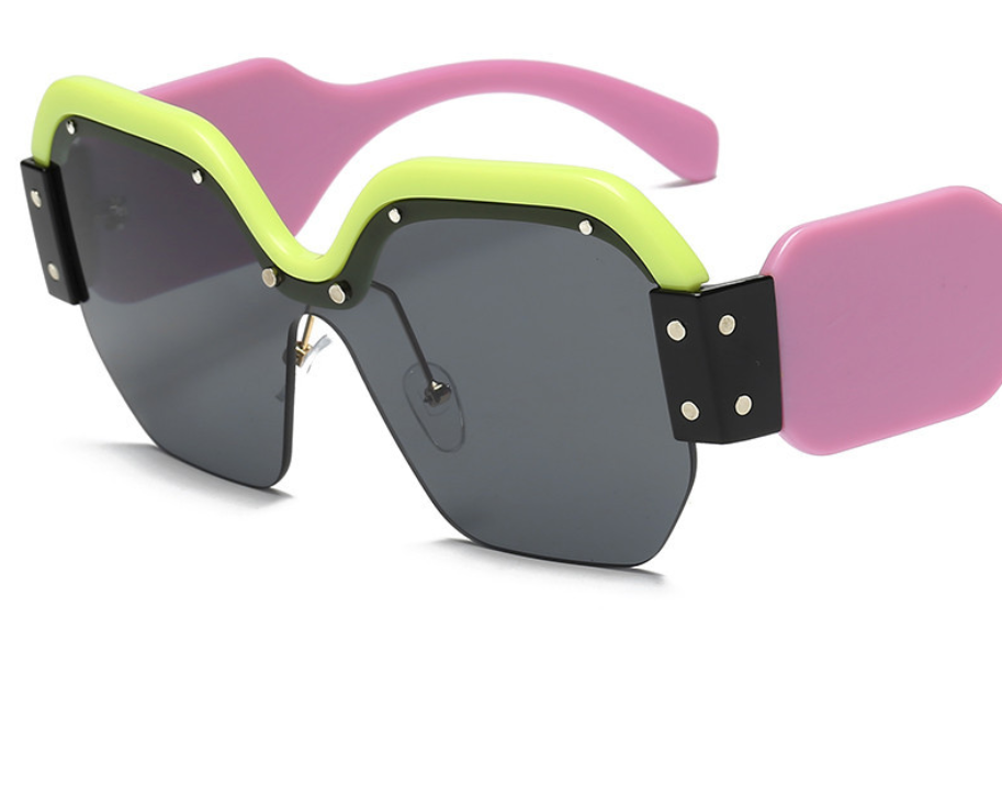 Large frame sunglasses