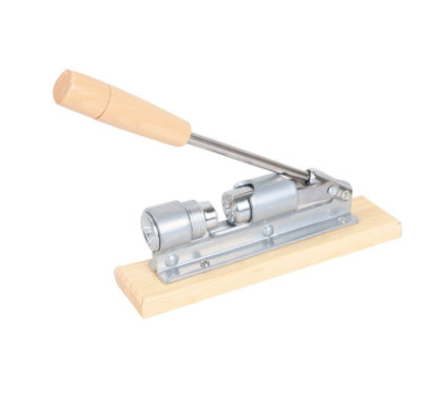 Multifunctional walnut clip