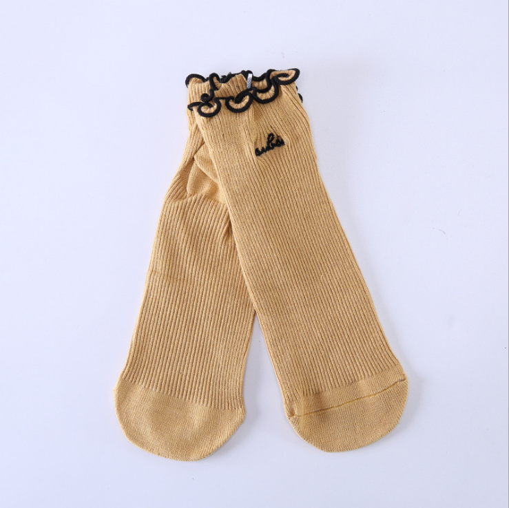 Loose mouth stockings embroidered