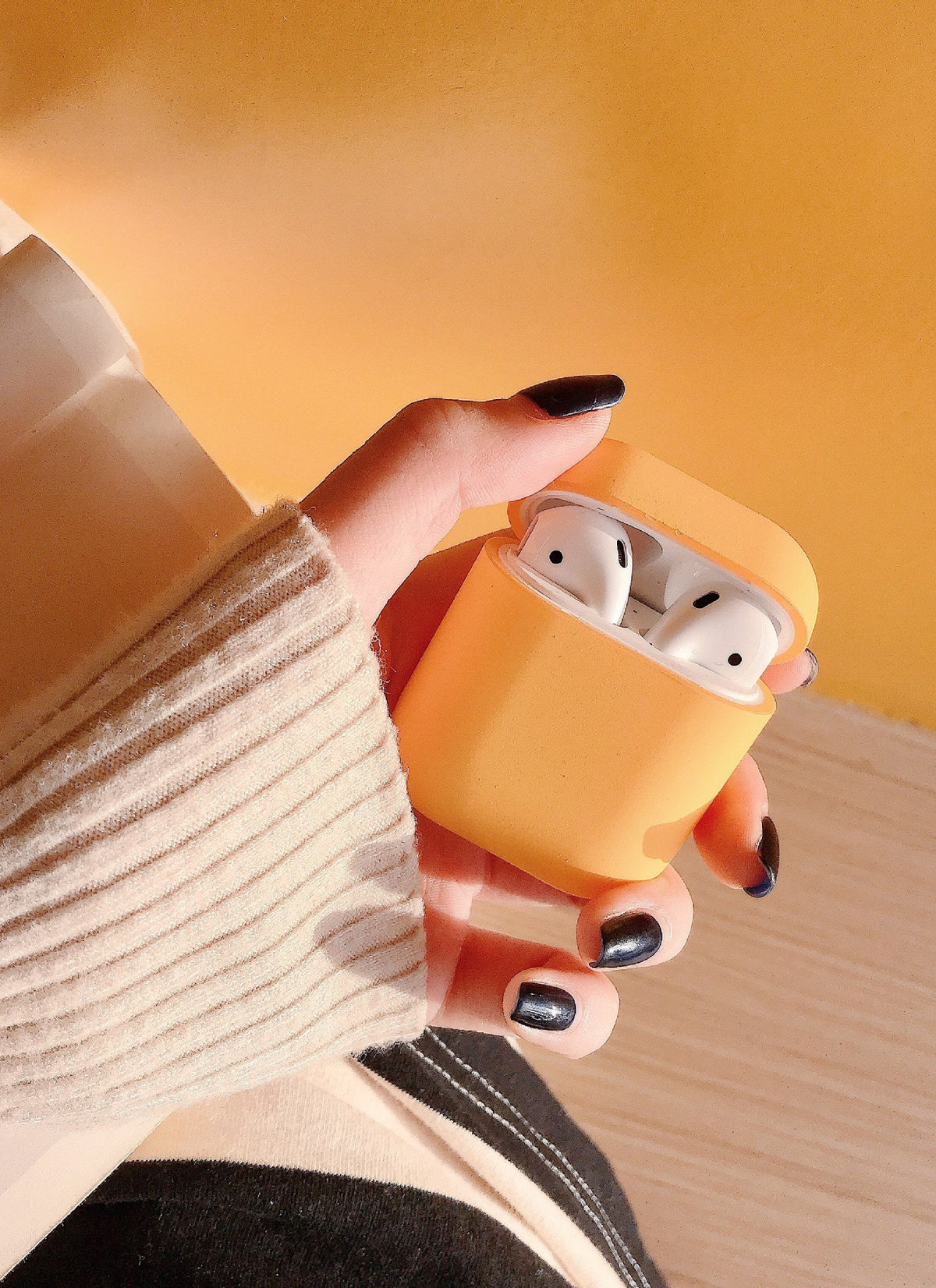 Wireless earphone case