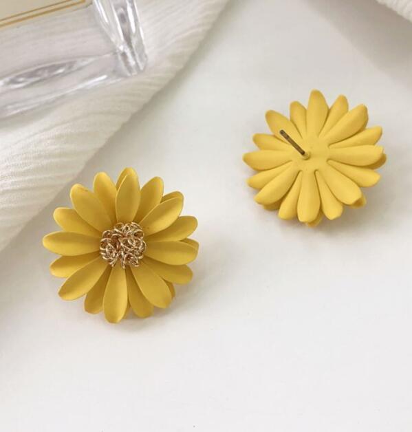 Color chrysanthemum flower earring