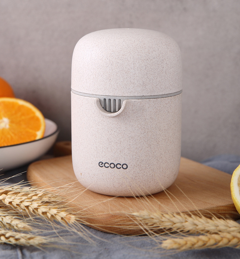 Household simple creative wheat straw manual juicer