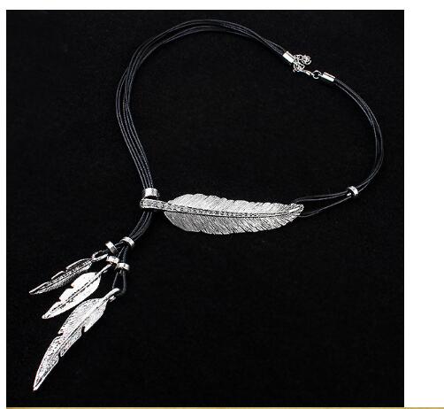 Collar Hoja De Plumas