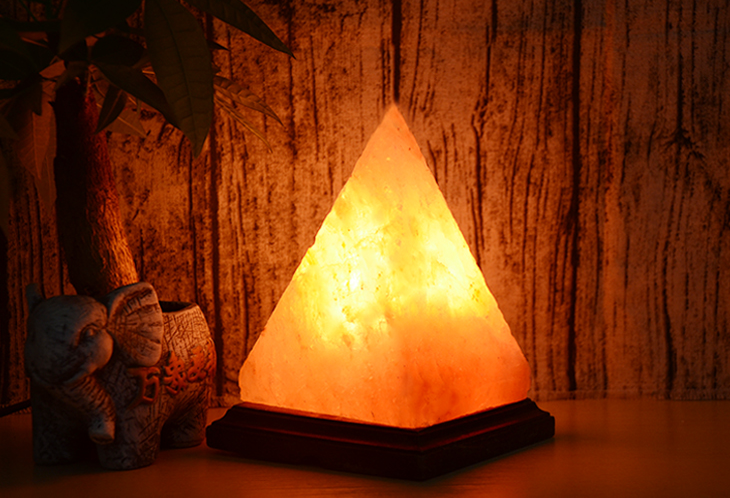Base de madera pirámide de sal del himalaya