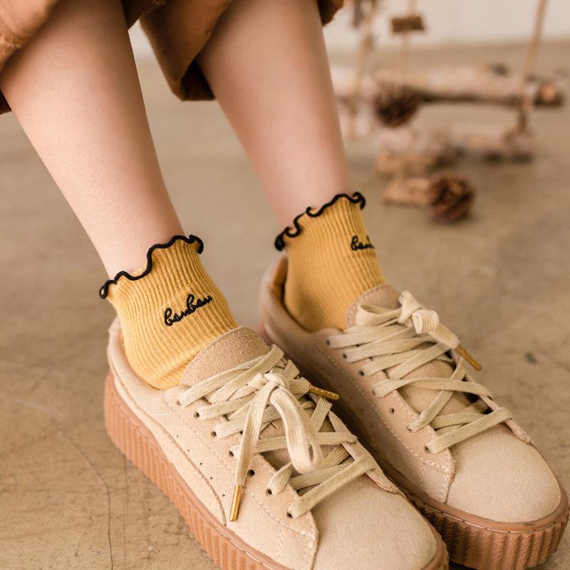 Loose mouth stockings embroidered