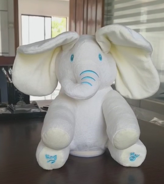 Las orejas se moverán para cantar muñecos de peluche de elefante